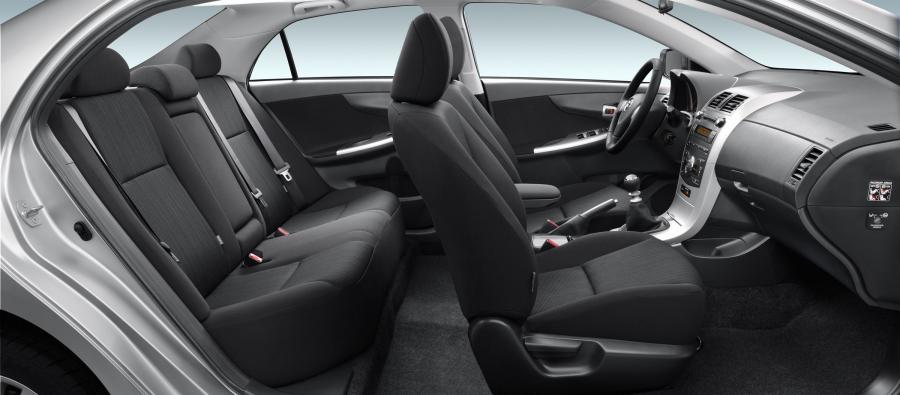 Интерьер Toyota Corolla 2007 года  (EU) (фото 18 из 38)